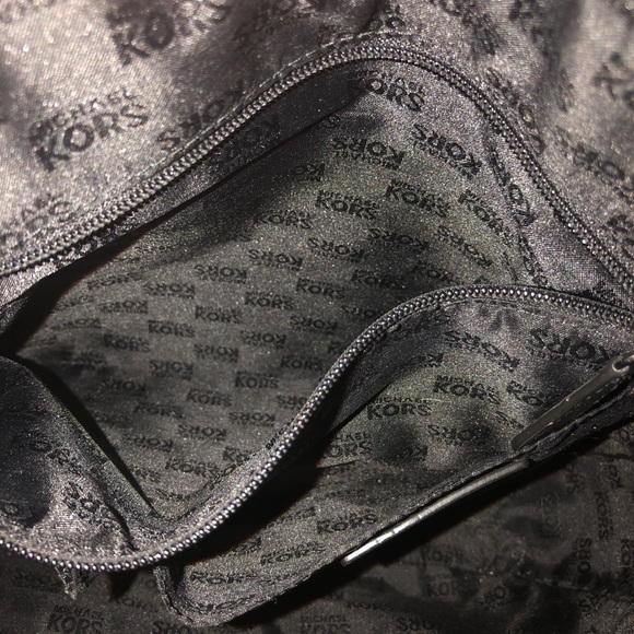 Authentic Michael Kors grey leather purse - Picture 7 of 8